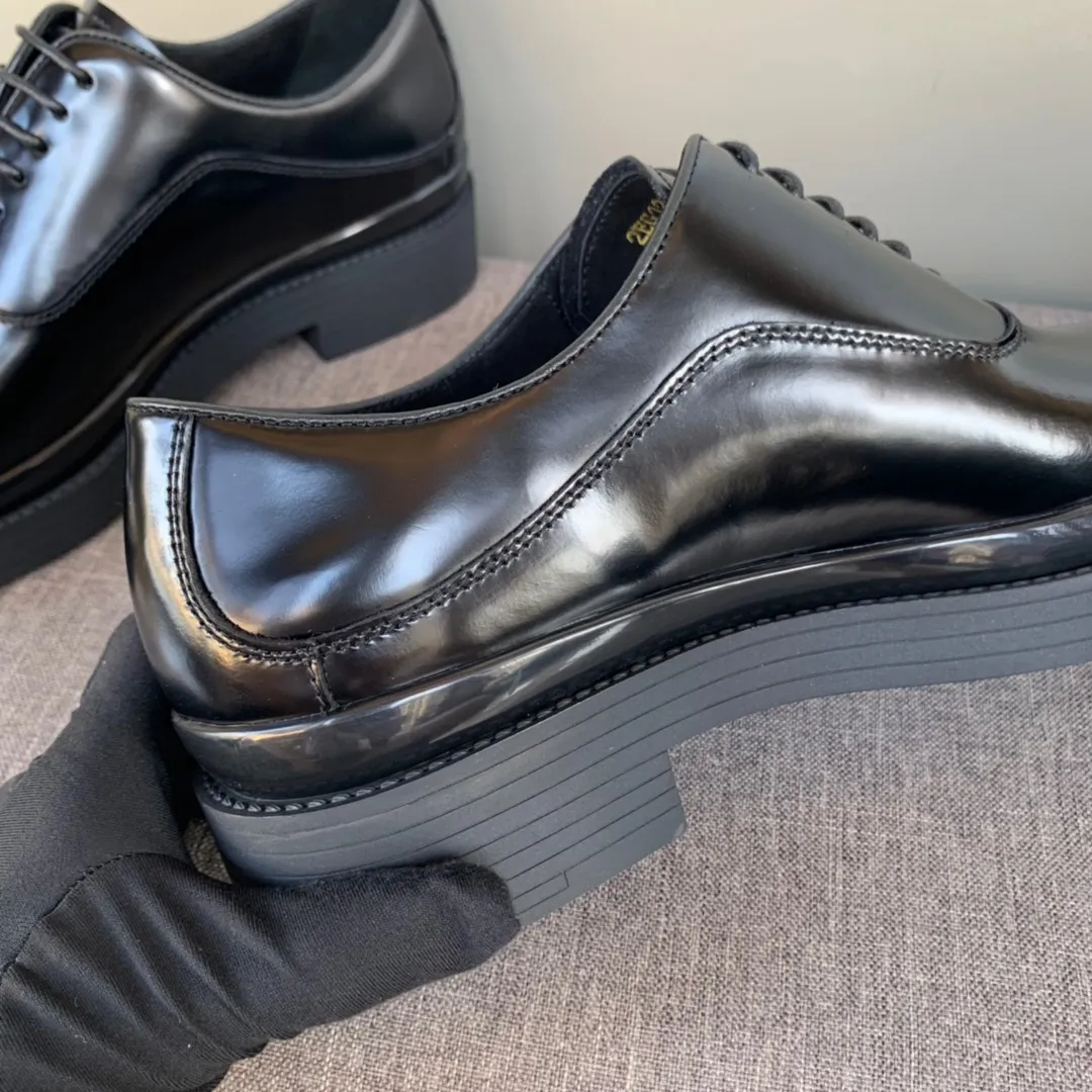 Men's shoes 💰860 💰Best recommendation✨PRADA Prada's top purchasing quality Imported color-brushed edge beads on the uppers Carved toe design Cowhide lining Private molded TPU outsole Non-slip, wear-resistant and elastic Fashionable and versatile Black 39-44 in stock (38, 45 custom-made, non-refundable)